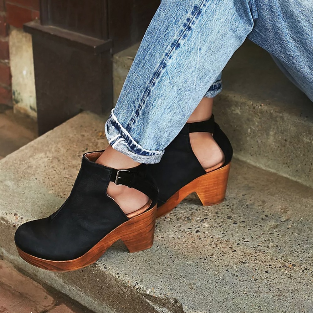 Free people Amber Orchard Clog, Black size 9.5